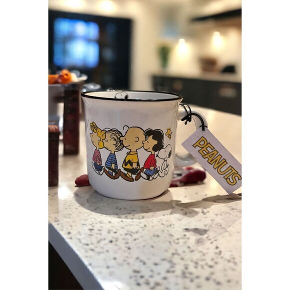 PEANUTS MUG. Snoopy and The Peanuts Gang 21 oz mug - Picture 1 of 6